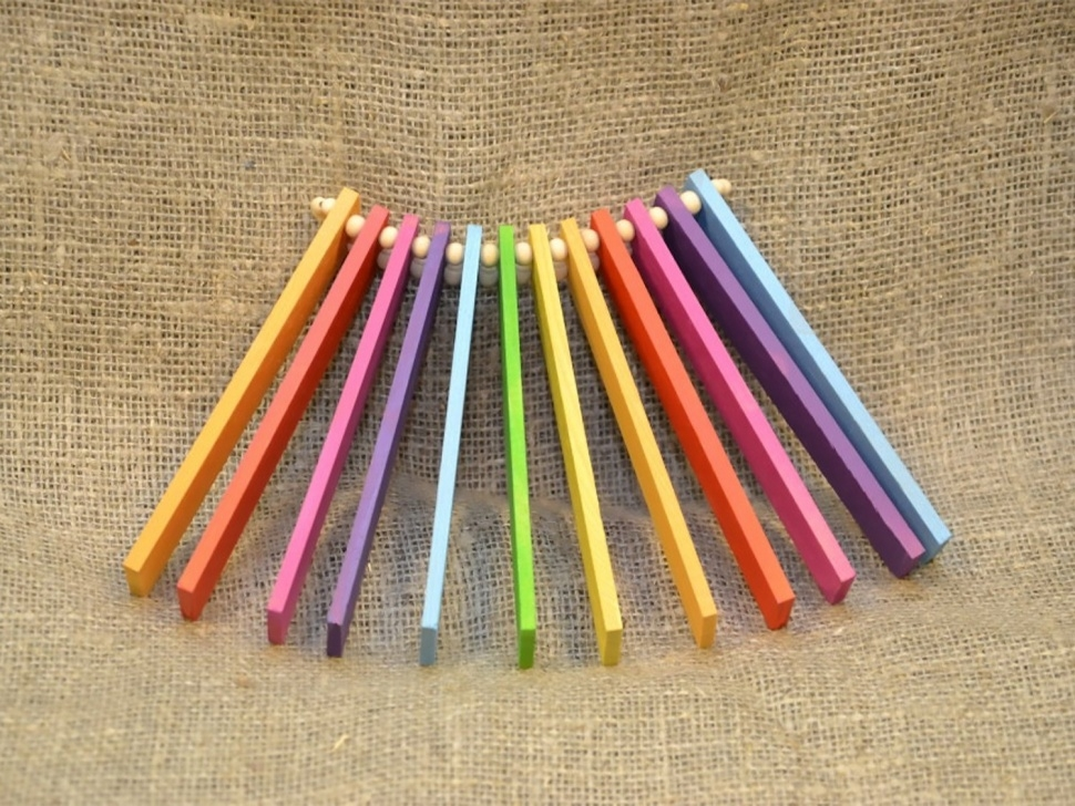 Fan ratchet, multi-colored