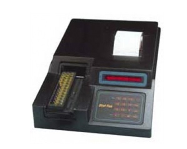 Strip immunoassay analizatori Stat Fax 303+